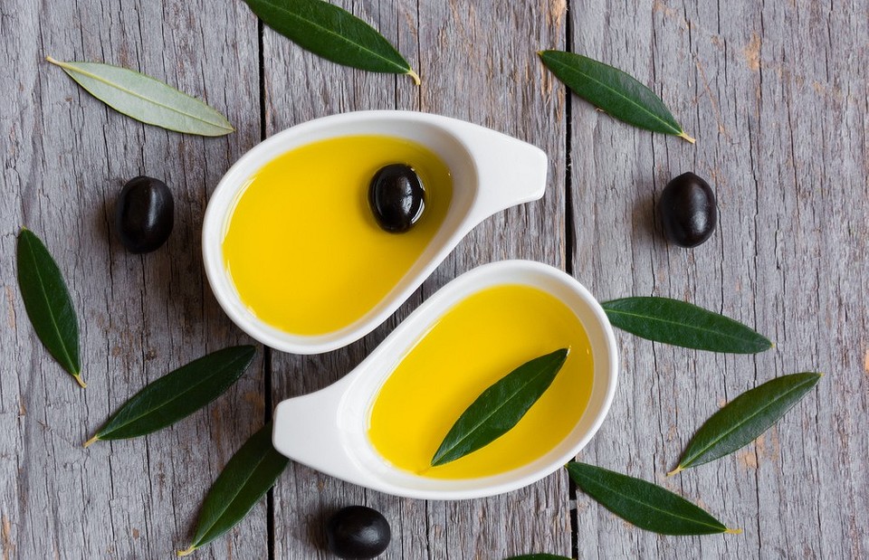 Быстрый обмен веществ и гладкая кожа: польза и вред оливкового масла