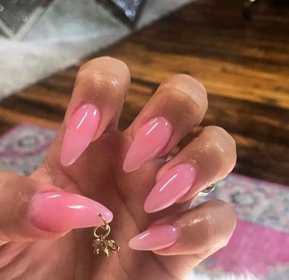 розовые острые ногти
