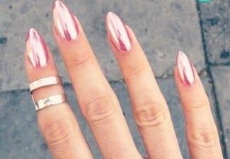 Розовый маникюр на длинных ногтях - фото 4