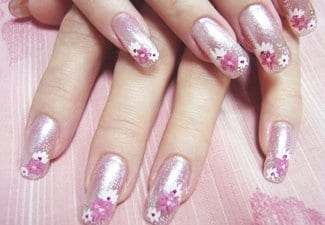 Розовый маникюр на длинных ногтях - фото 40
