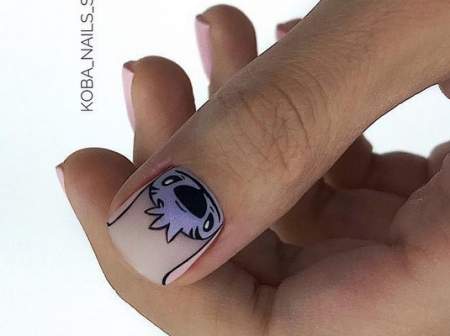 рисунок стич на прозрачных ногтях