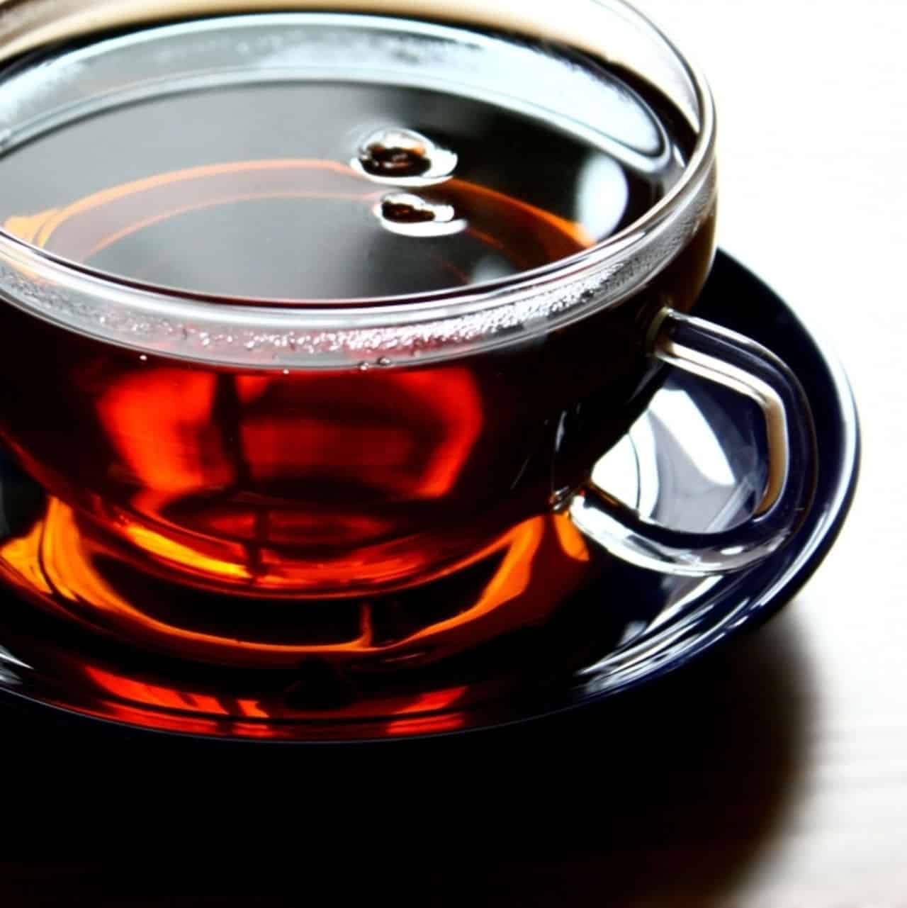 Крепкий черный чай | Чем разбавить тушь для ресниц в домашних условиях
