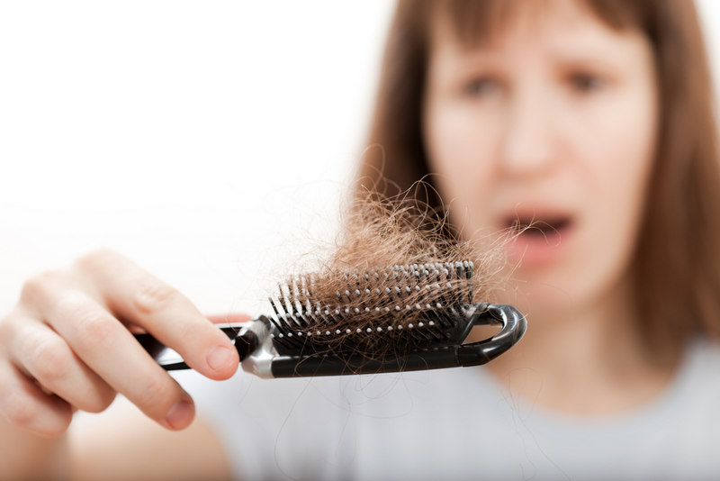постоянное и временное выпадение волос у женщины